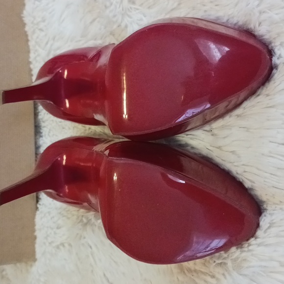 Shoes - Picture 4 of 5